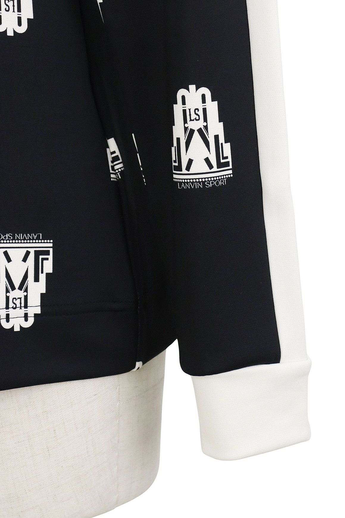 ランバンスポールのハイネックシャツ