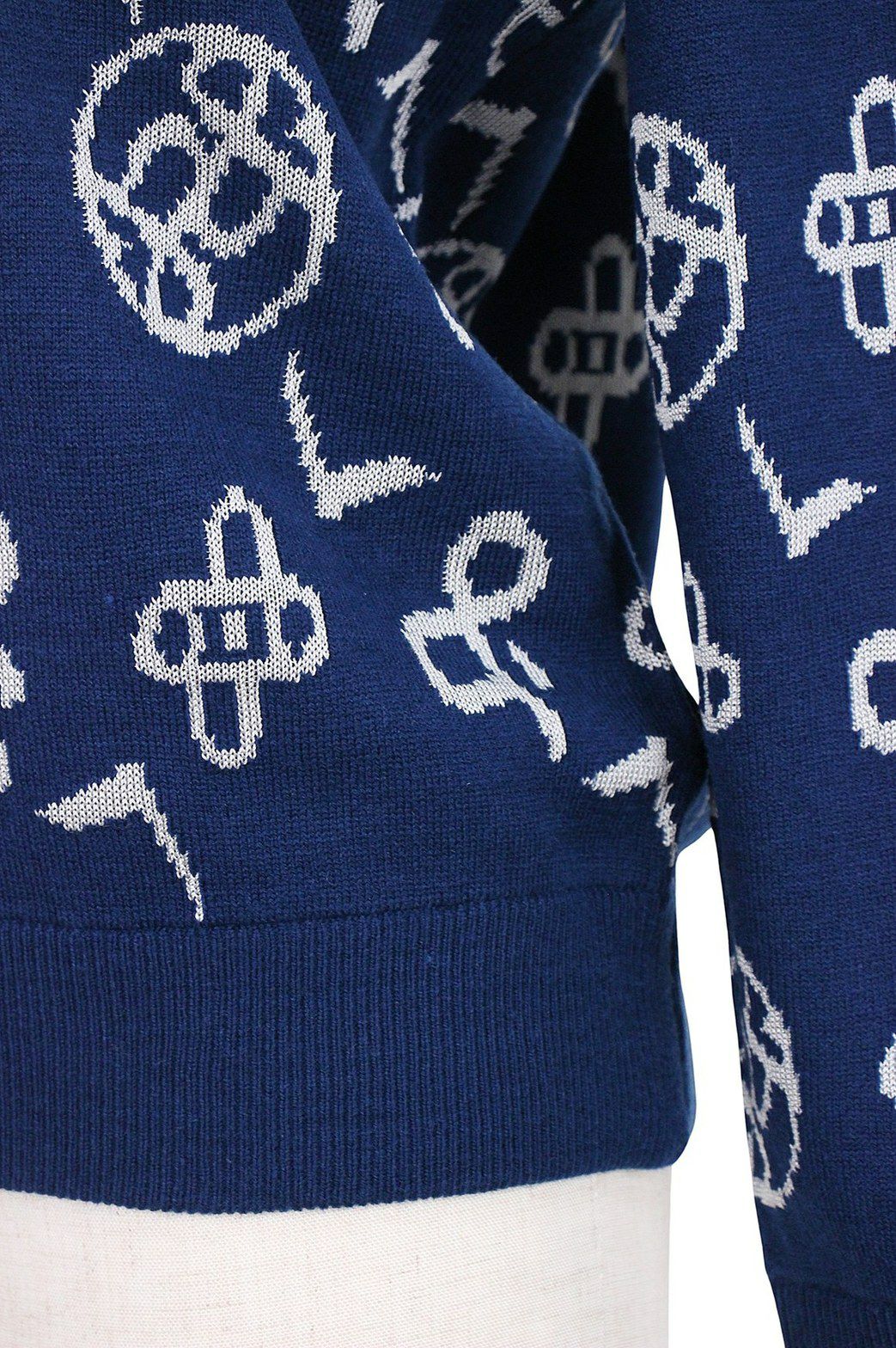 アンパスィのセーター