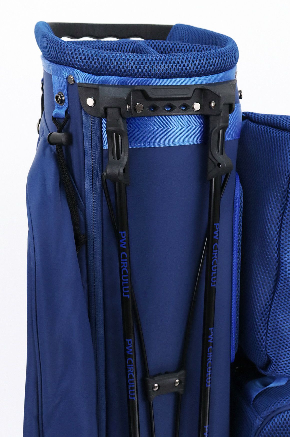 ピーダブリュサーキュラスのキャディバッグ