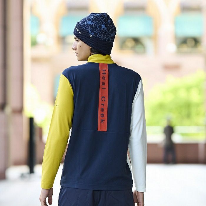 ヒールクリークのハイネックシャツ