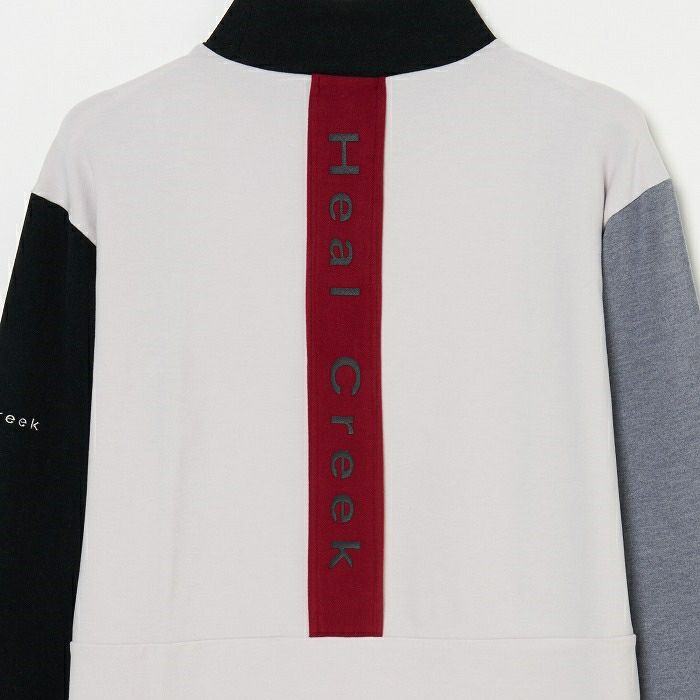 ヒールクリークのハイネックシャツ