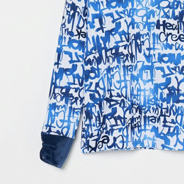 ヒールクリークのハイネックシャツ