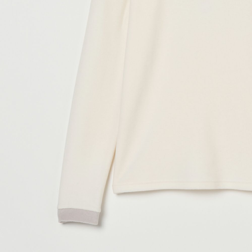 ヒールクリークのハイネックシャツ