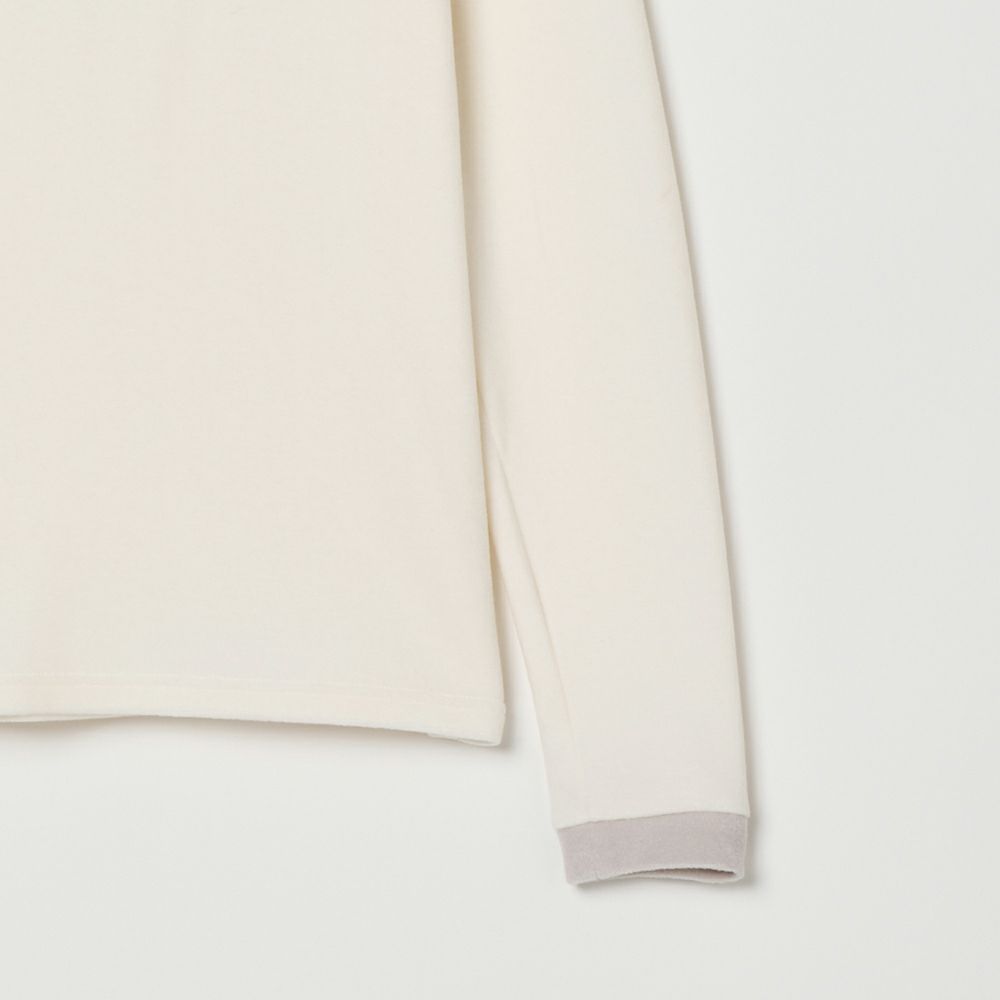 ヒールクリークのハイネックシャツ