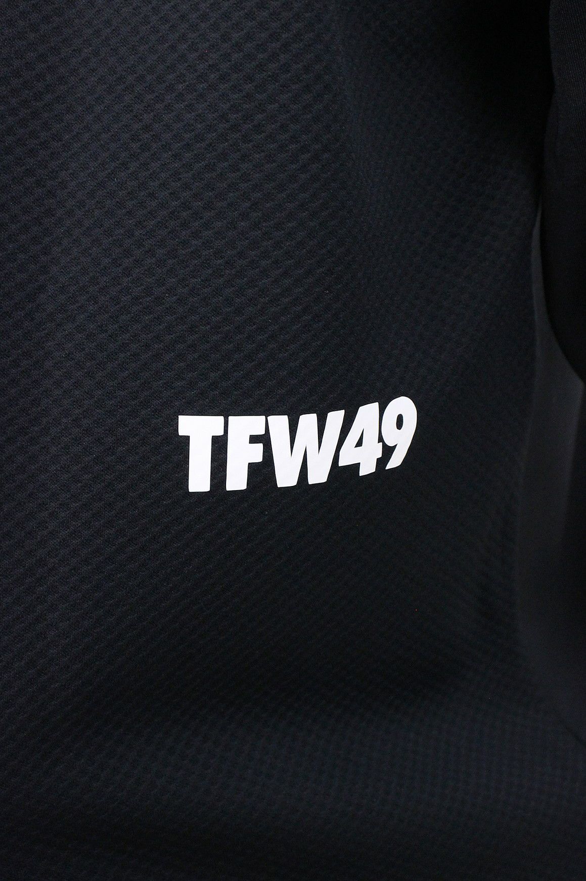 ティーエフダブリューフォーティーナイのポロシャツ