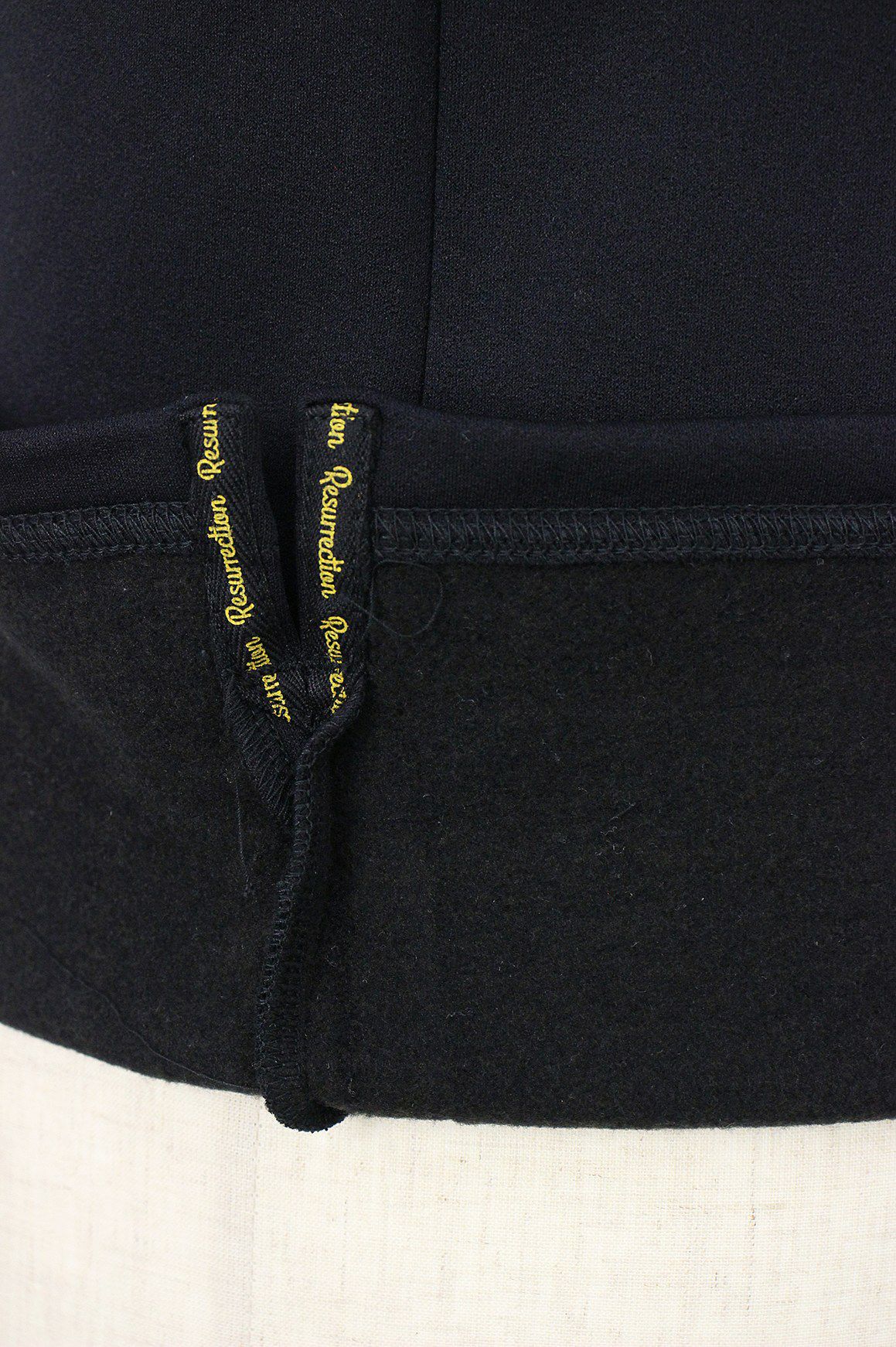 レザレクションのハイネックシャツ