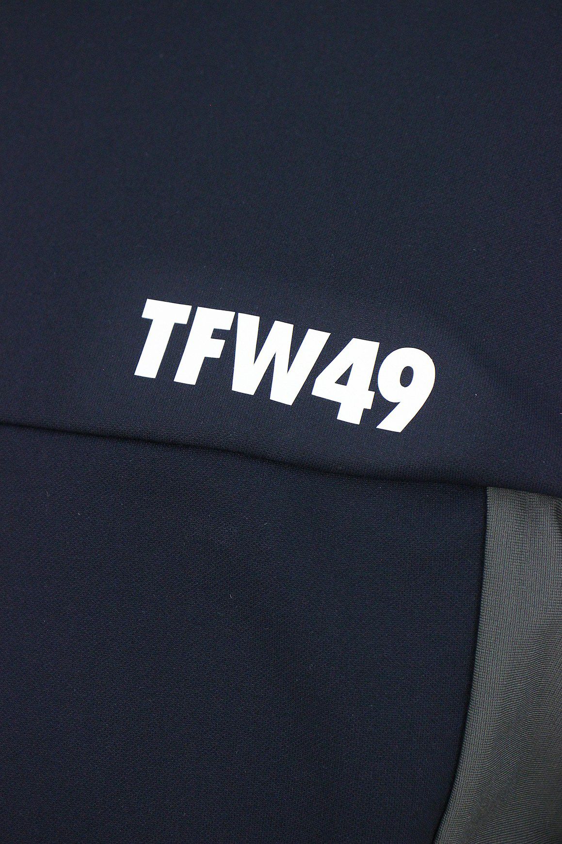 TFW49のハイネックシャツ