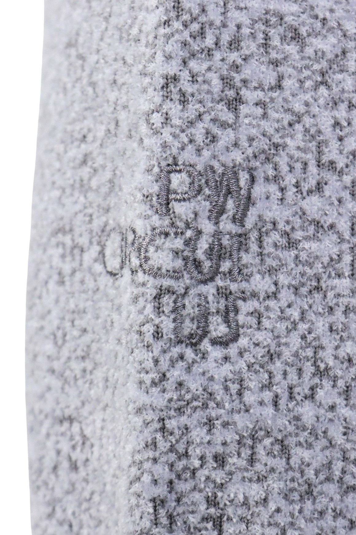 ピーダブリュサーキュラスのセーター