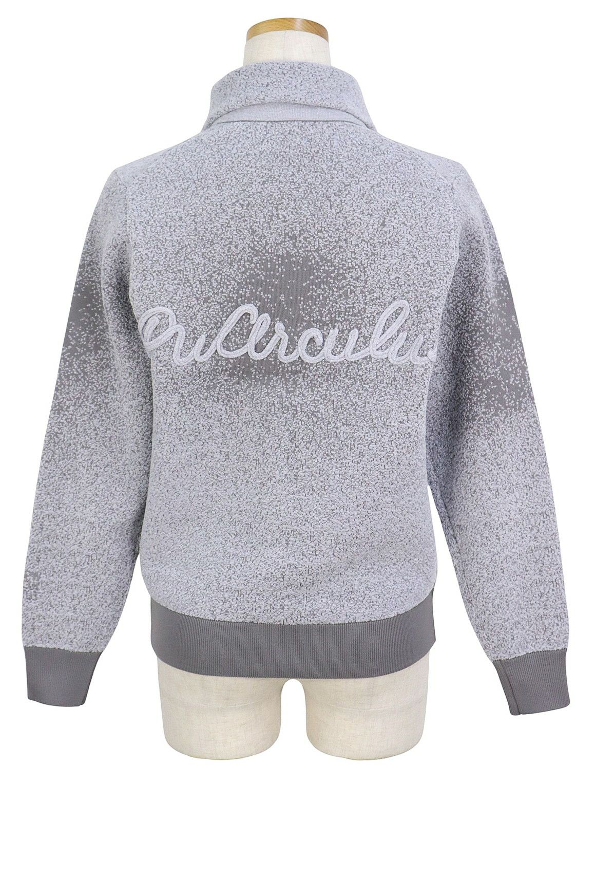 ピーダブリュサーキュラスのセーター