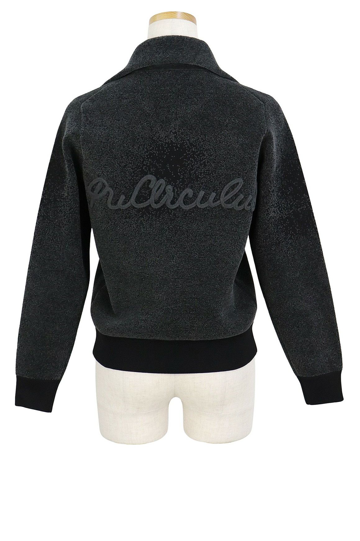 ピーダブリュサーキュラスのセーター