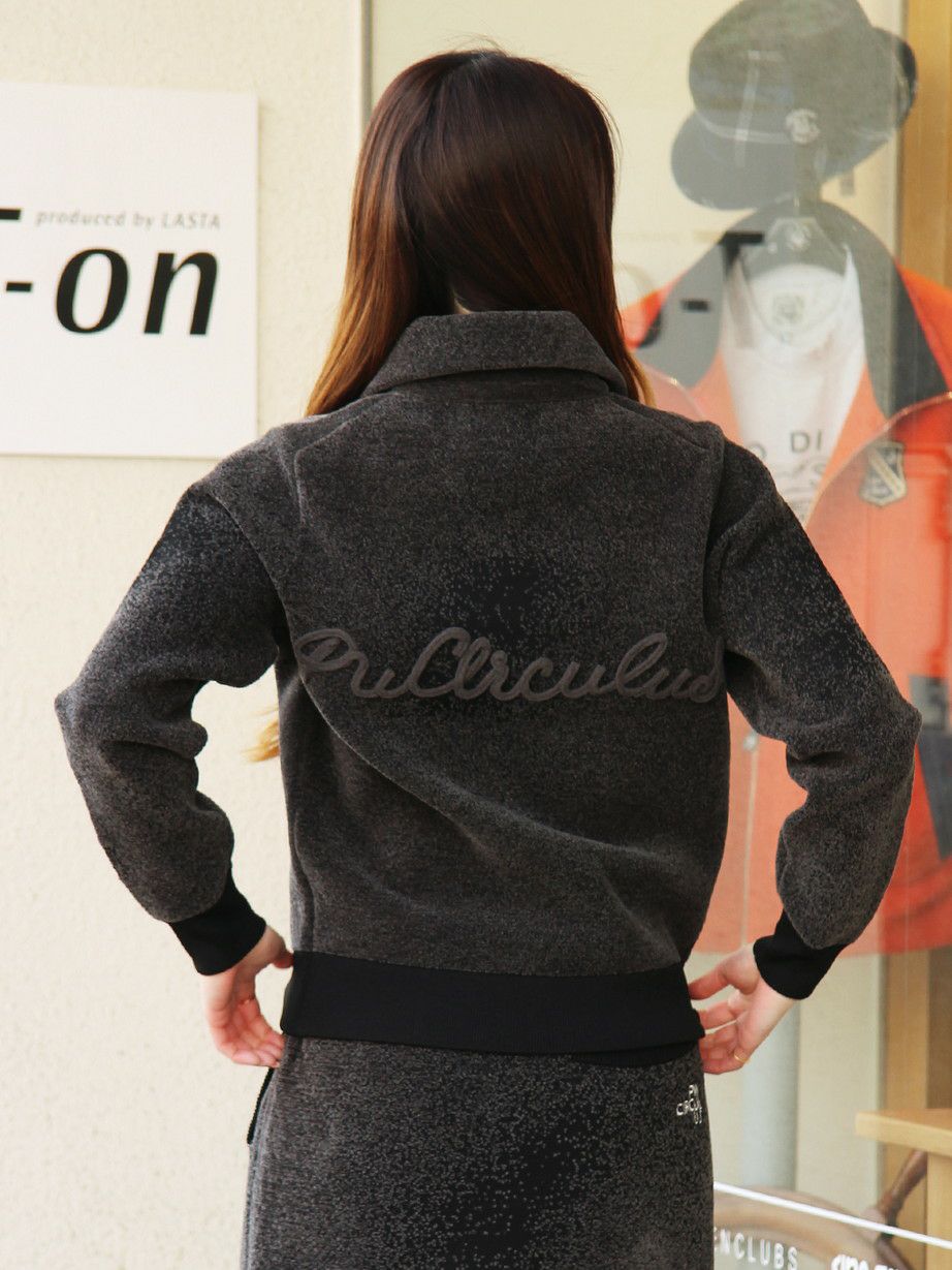 ピーダブリュサーキュラスのセーター