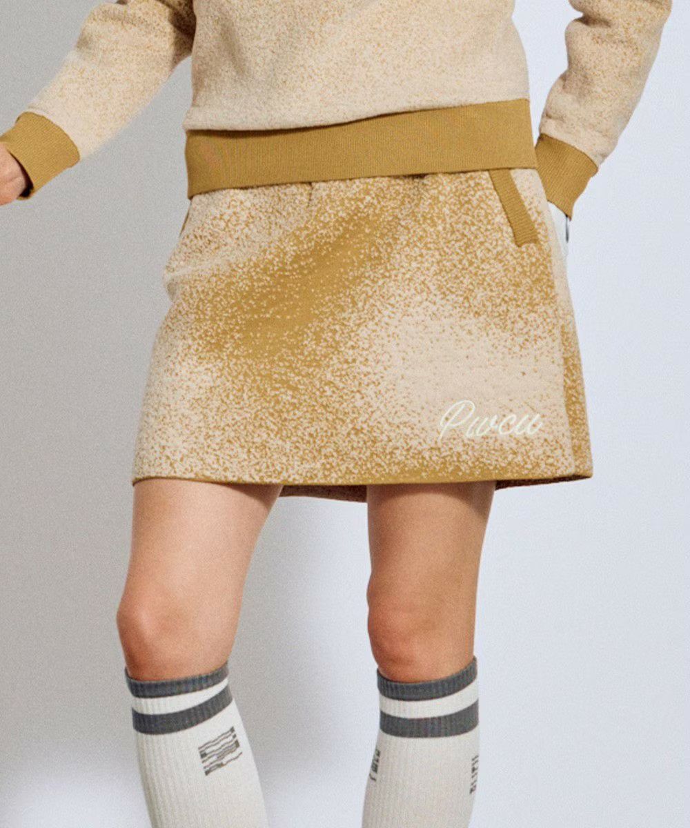 ピーダブリュサーキュラスのスカート