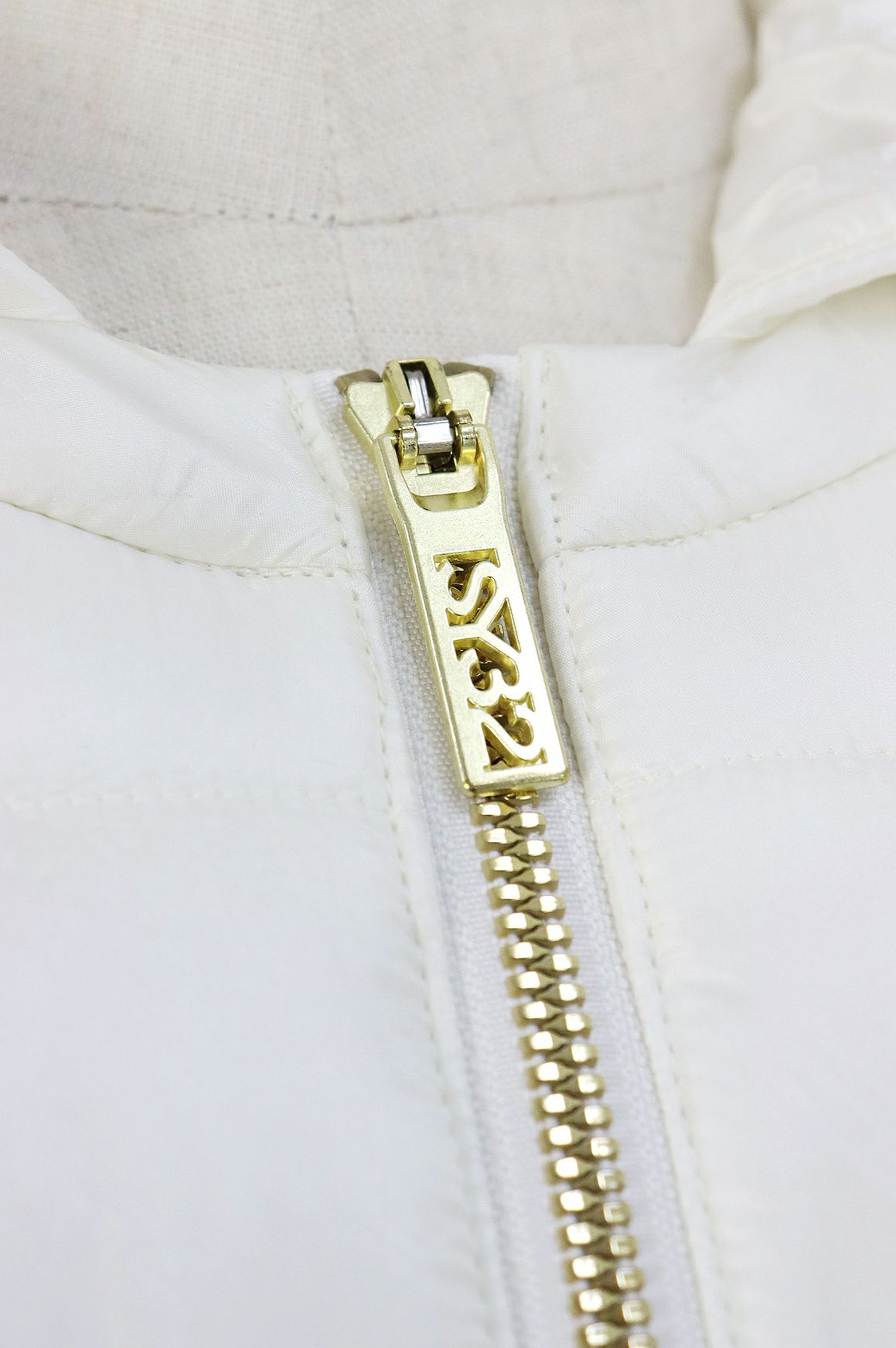 エスワイサーティトゥのブルゾン