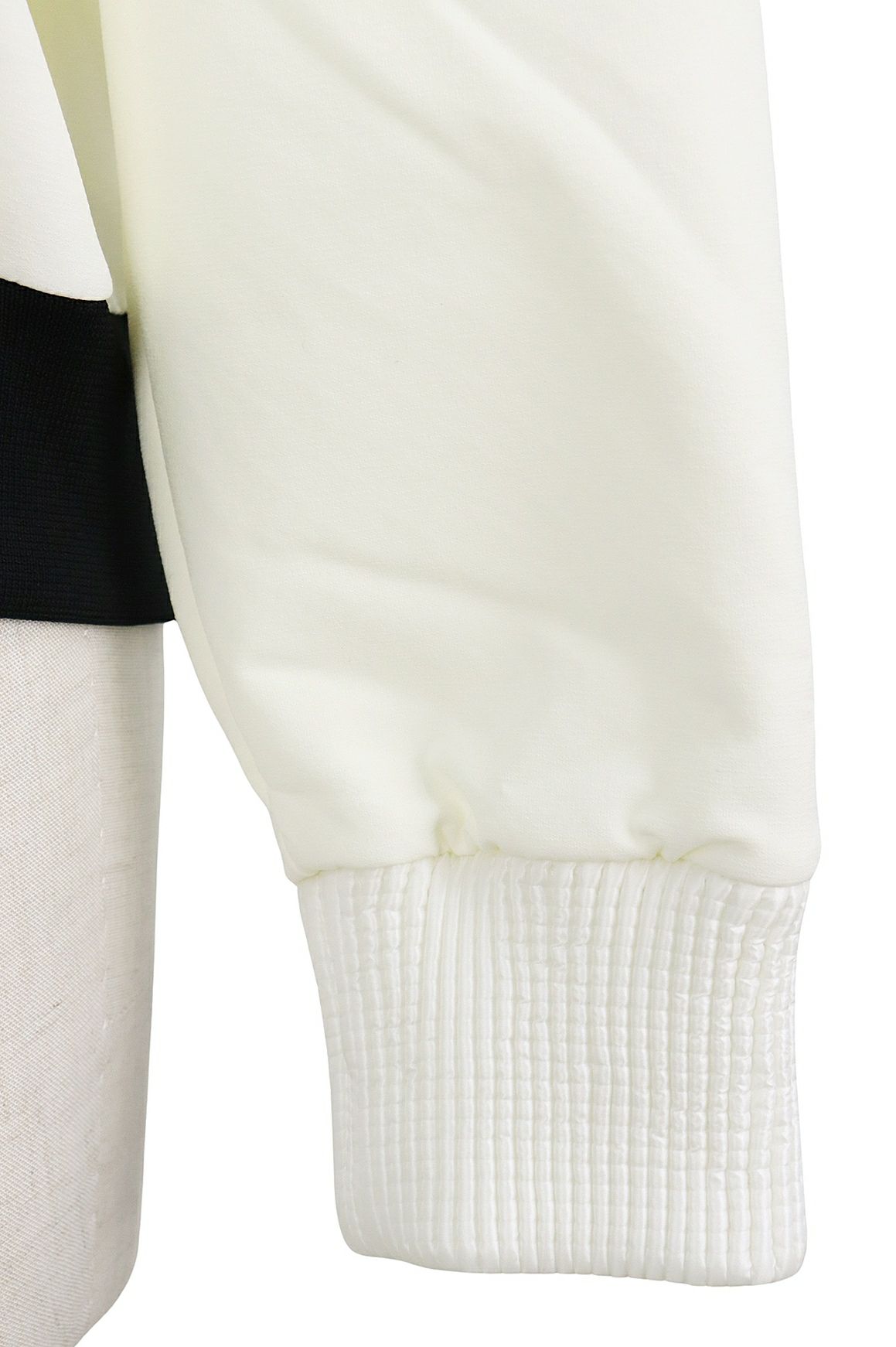 エスワイサーティトゥのブルゾン