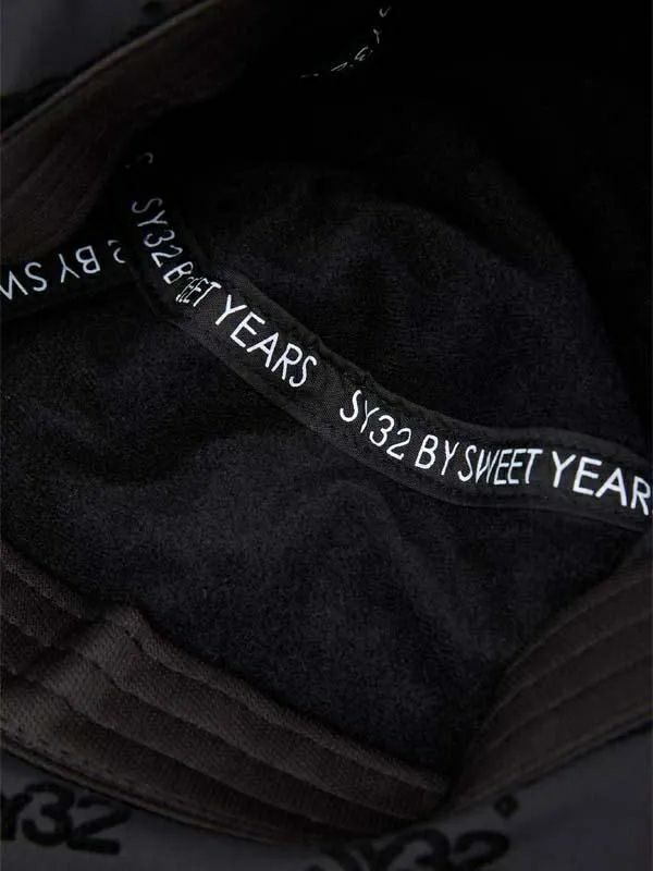 エスワイサーティトゥのハット