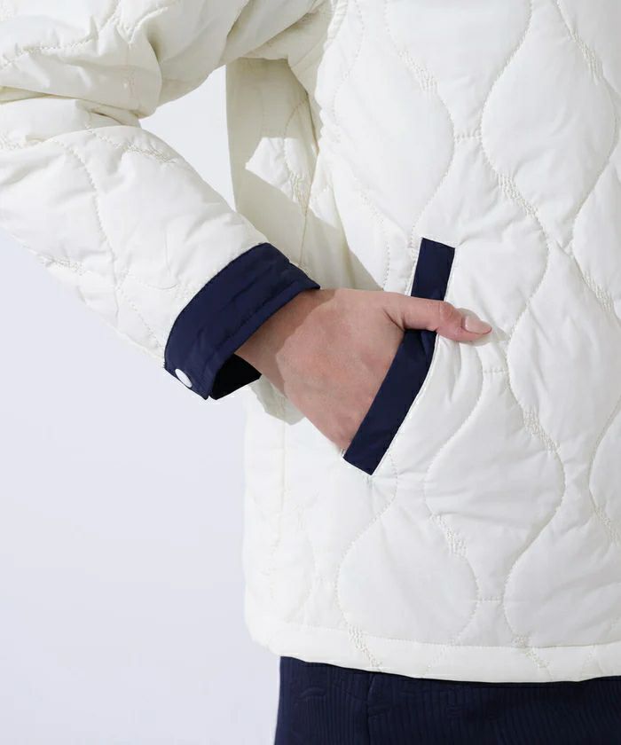 ピンのブルゾン