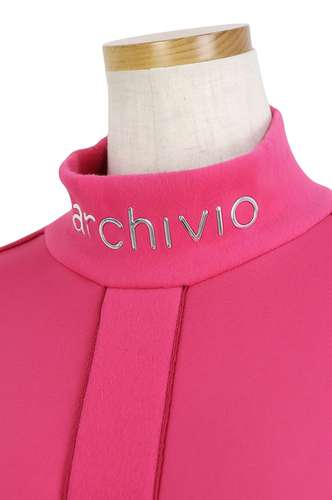 アルチビオのハイネックシャツ