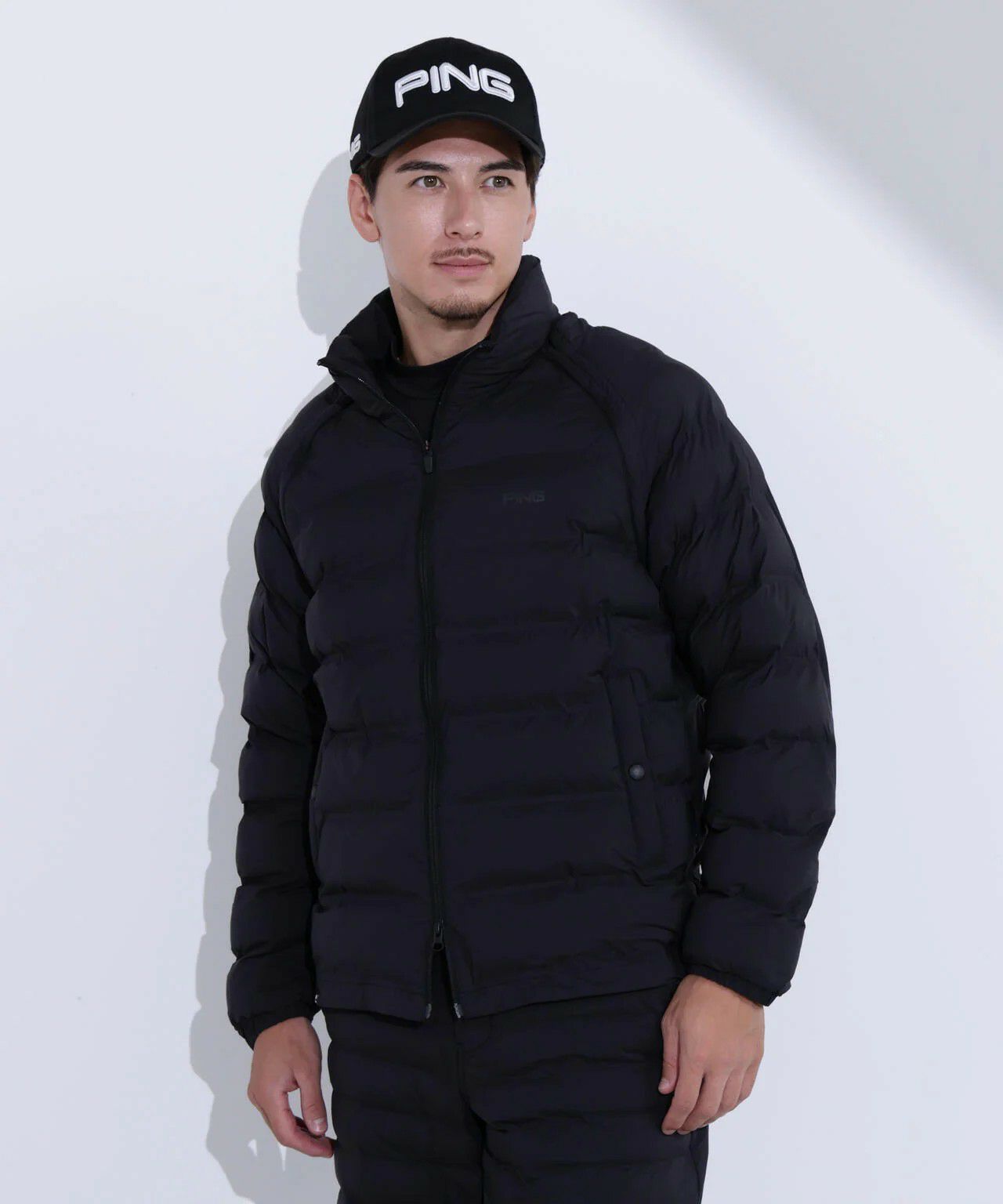 ピンのブルゾン