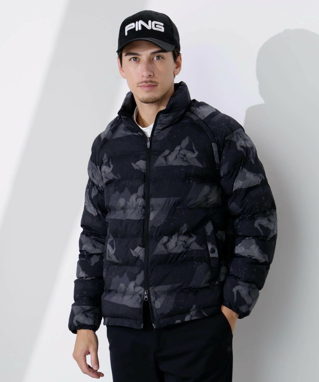 ピンのブルゾン