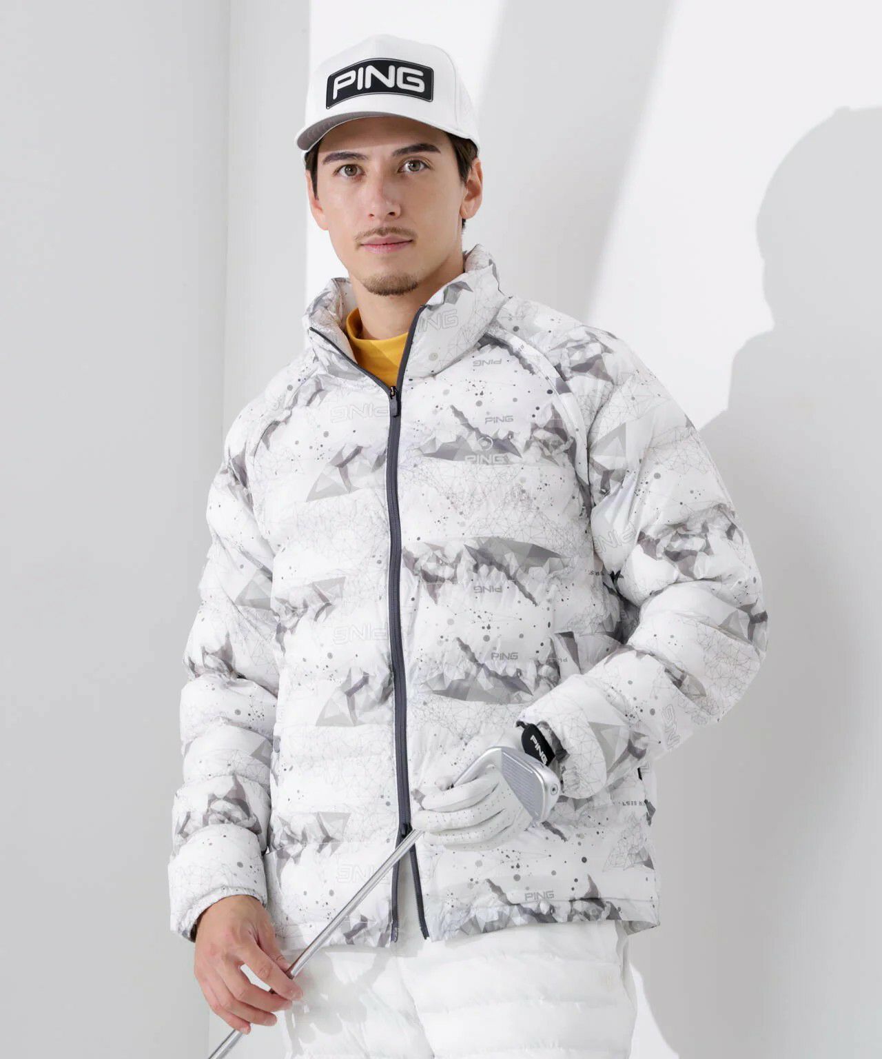 ピンのブルゾン