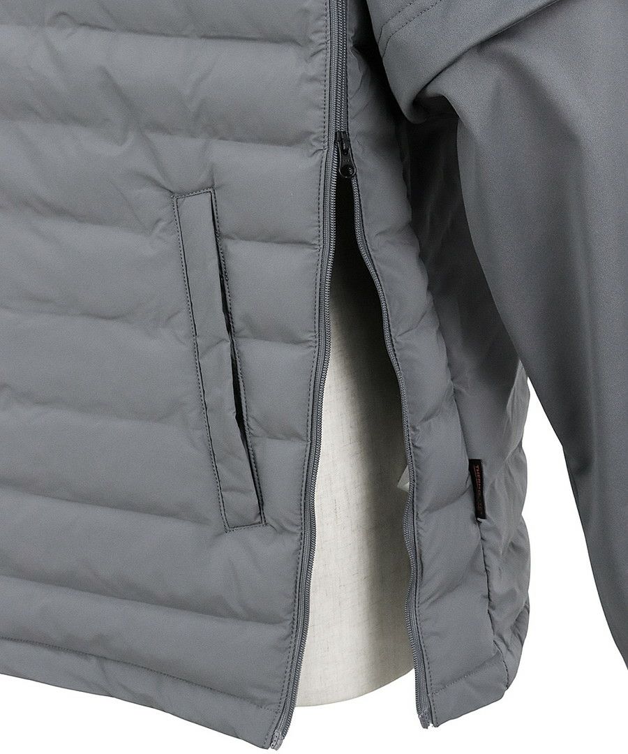 ピンのブルゾン