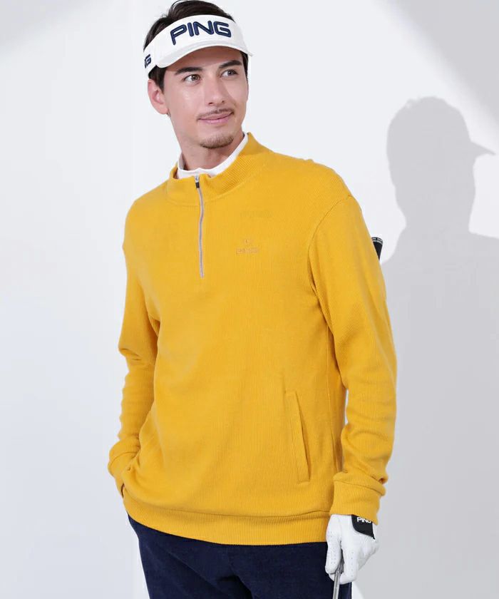 ピンのポロシャツ