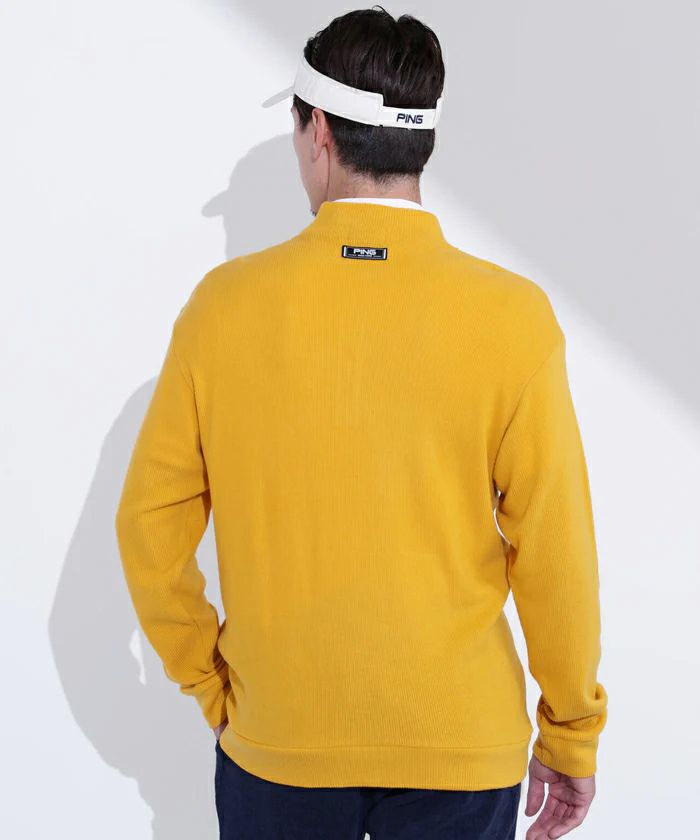 ピンのポロシャツ