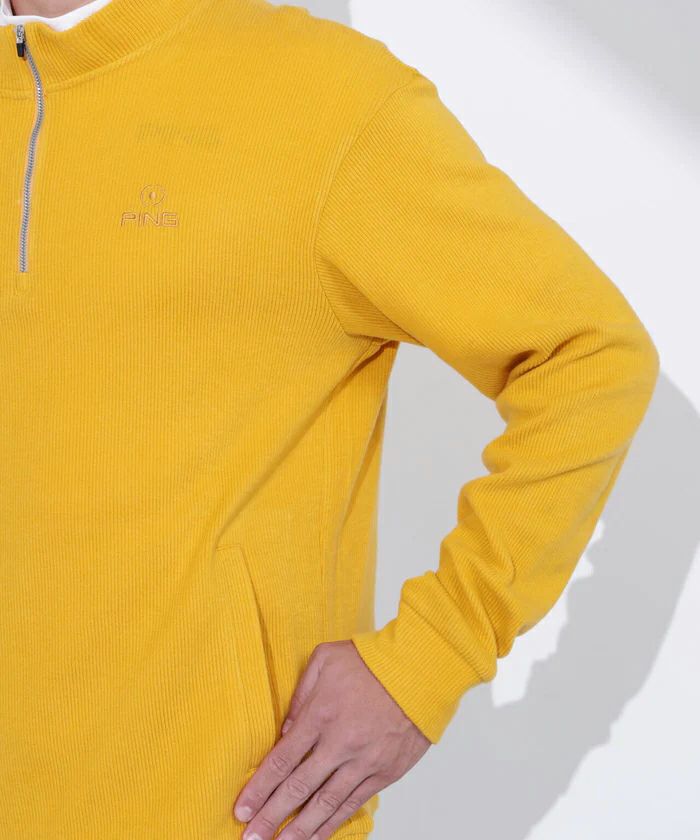 ピンのポロシャツ