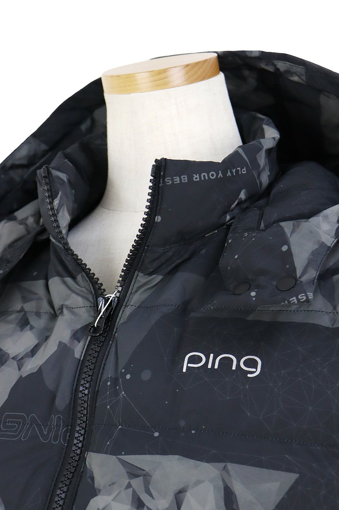 ピンのブルゾン