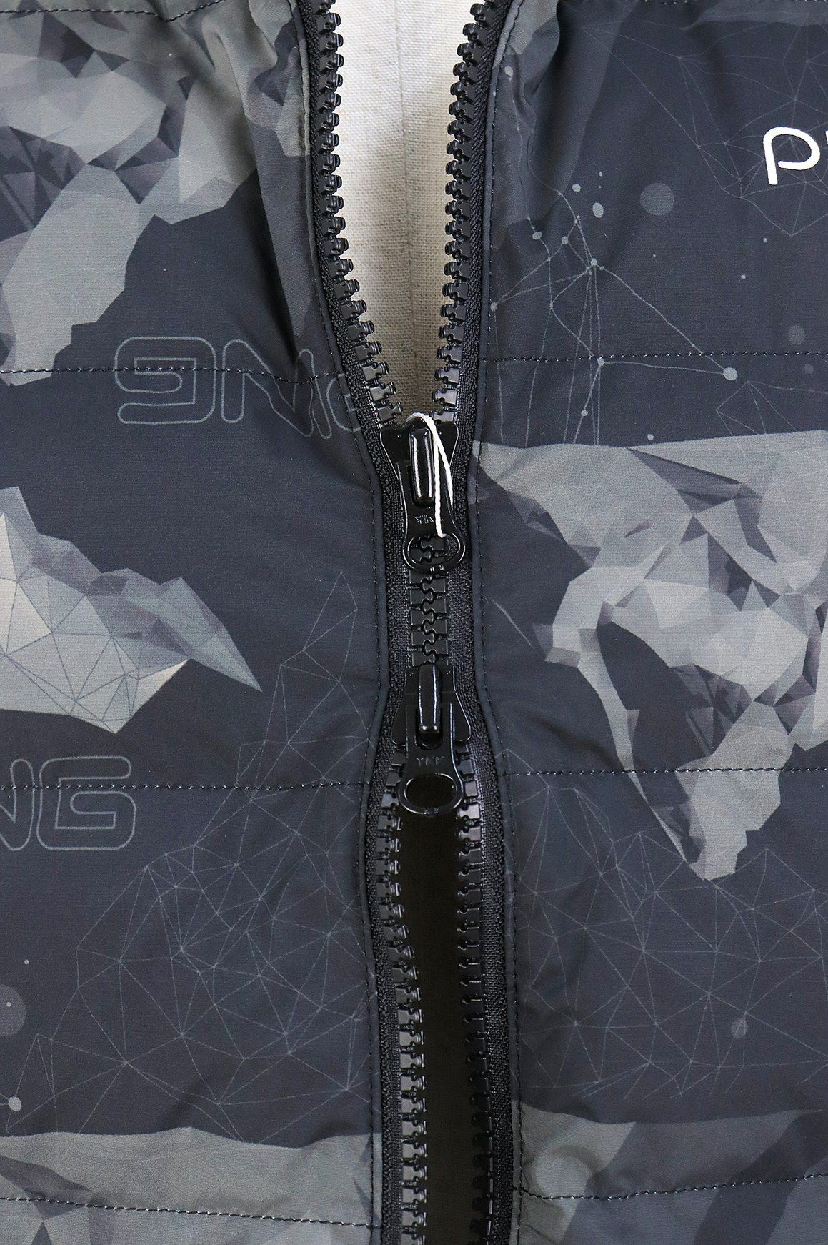 ピンのブルゾン