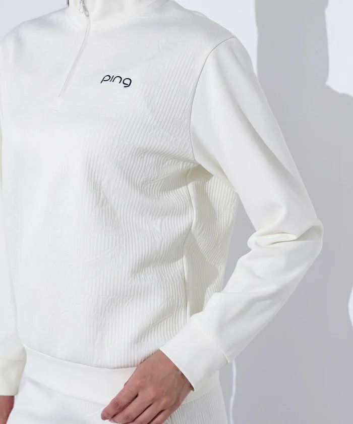 ピンのポロシャツ