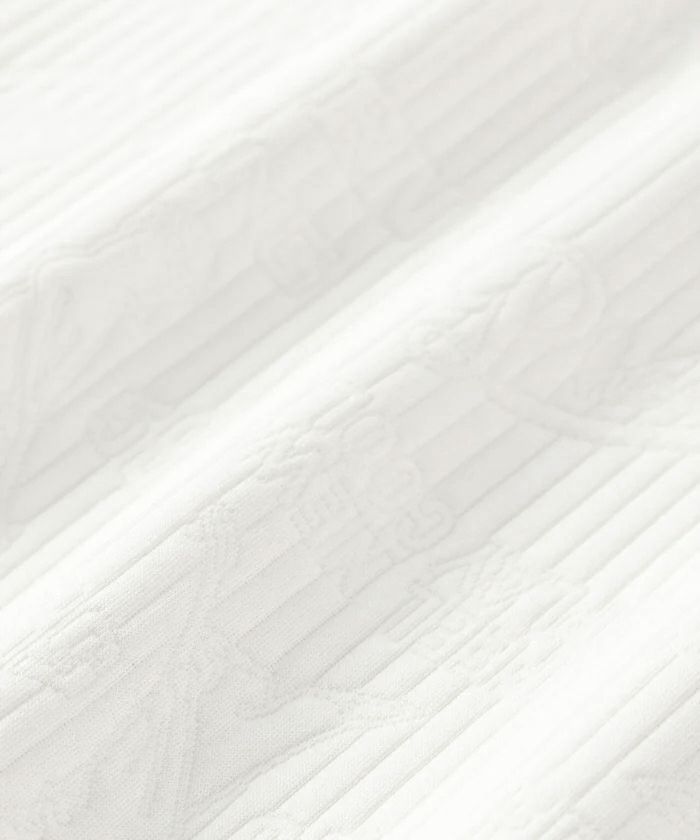 ピンのポロシャツ