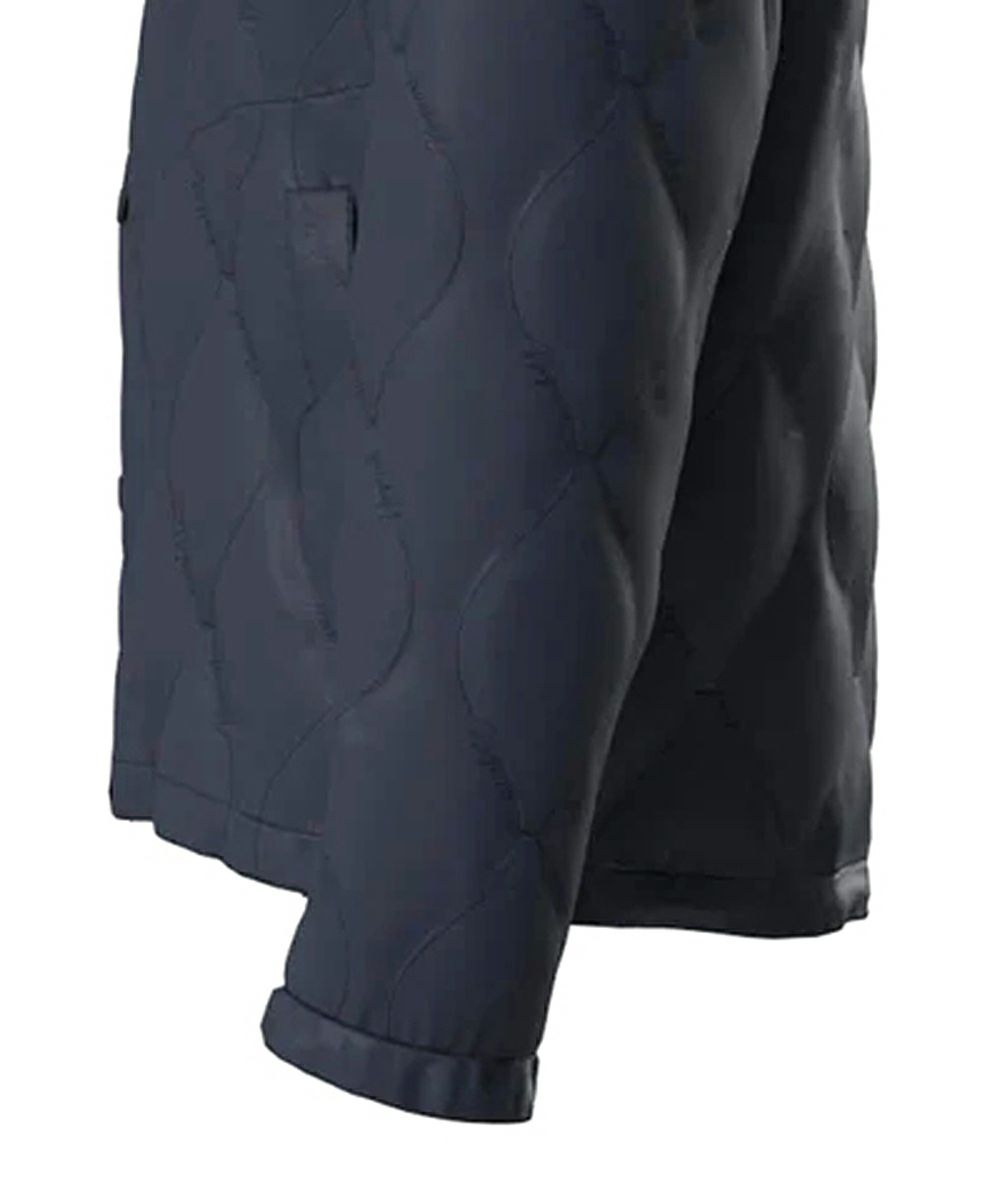 ピンのブルゾン