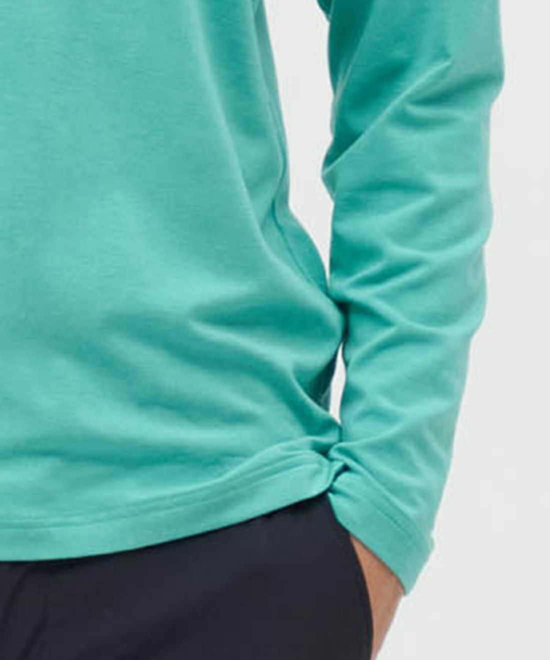 マンシングウェアのハイネックシャツ