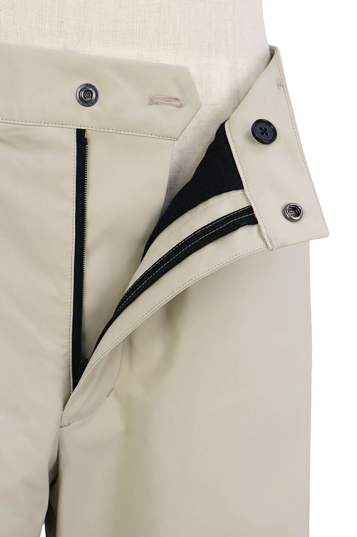 ティーエフダブリューフォーティーナインのパンツ