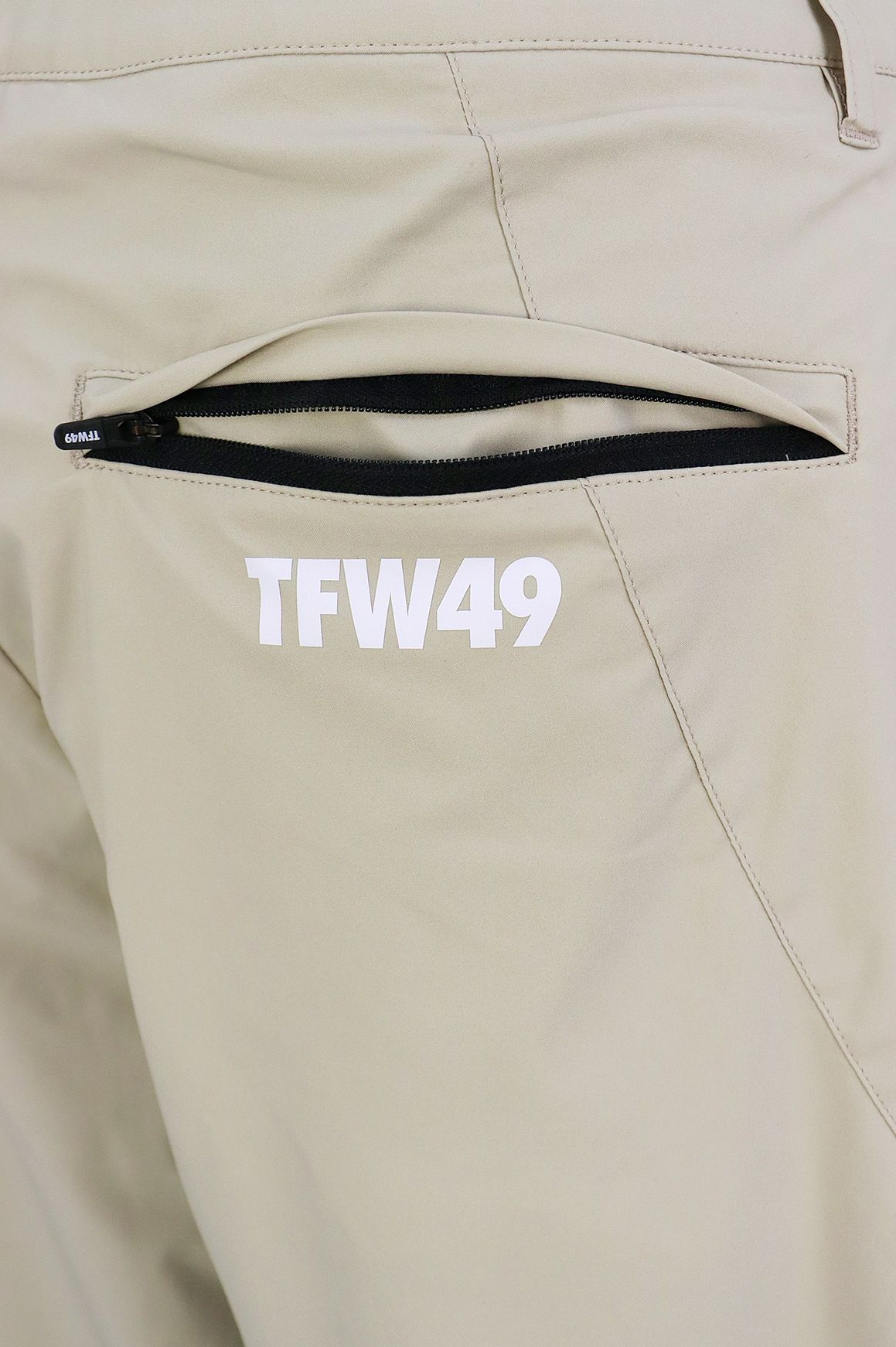 ティーエフダブリューフォーティーナインのパンツ