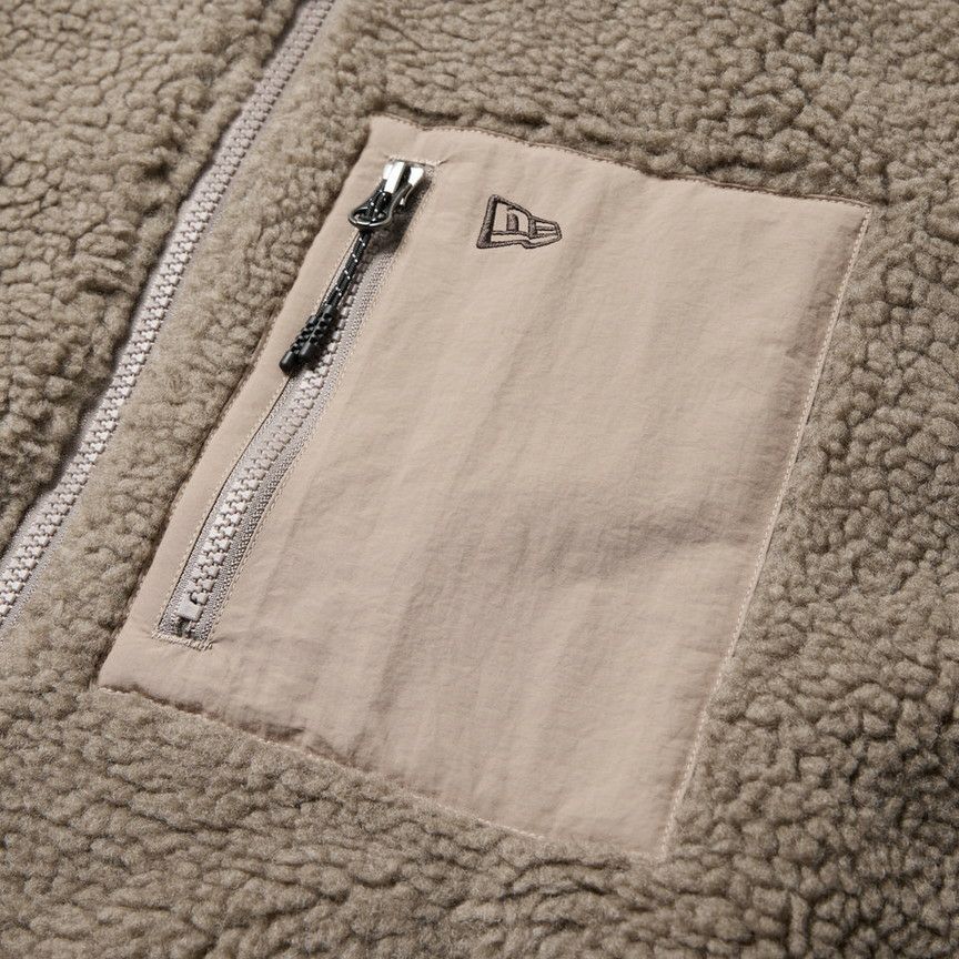 ニューエラのブルゾン