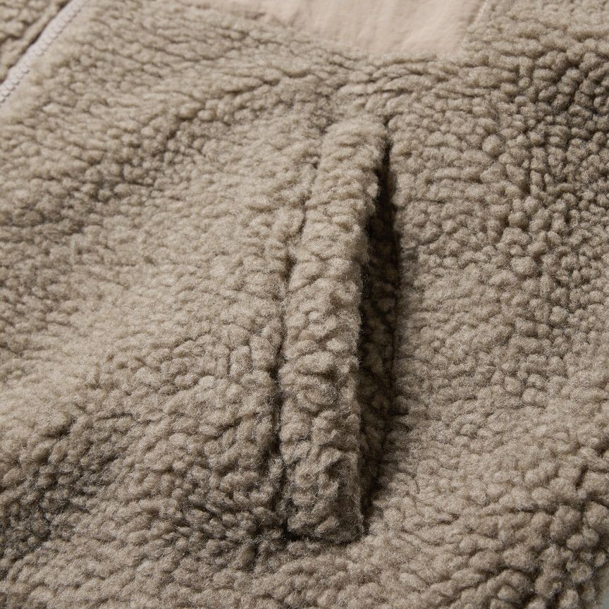 ニューエラのブルゾン