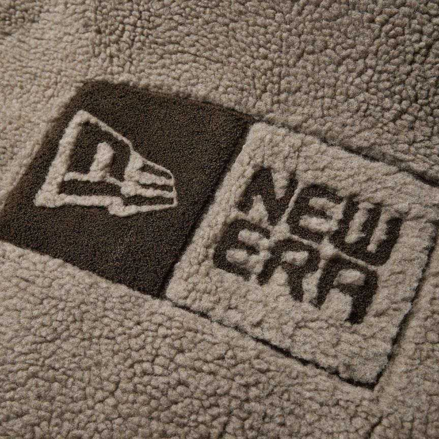 ニューエラのブルゾン