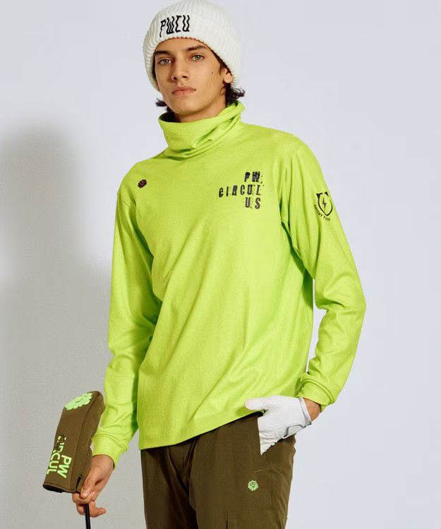 ピーダブリュサーキュラスのハイネックシャツ