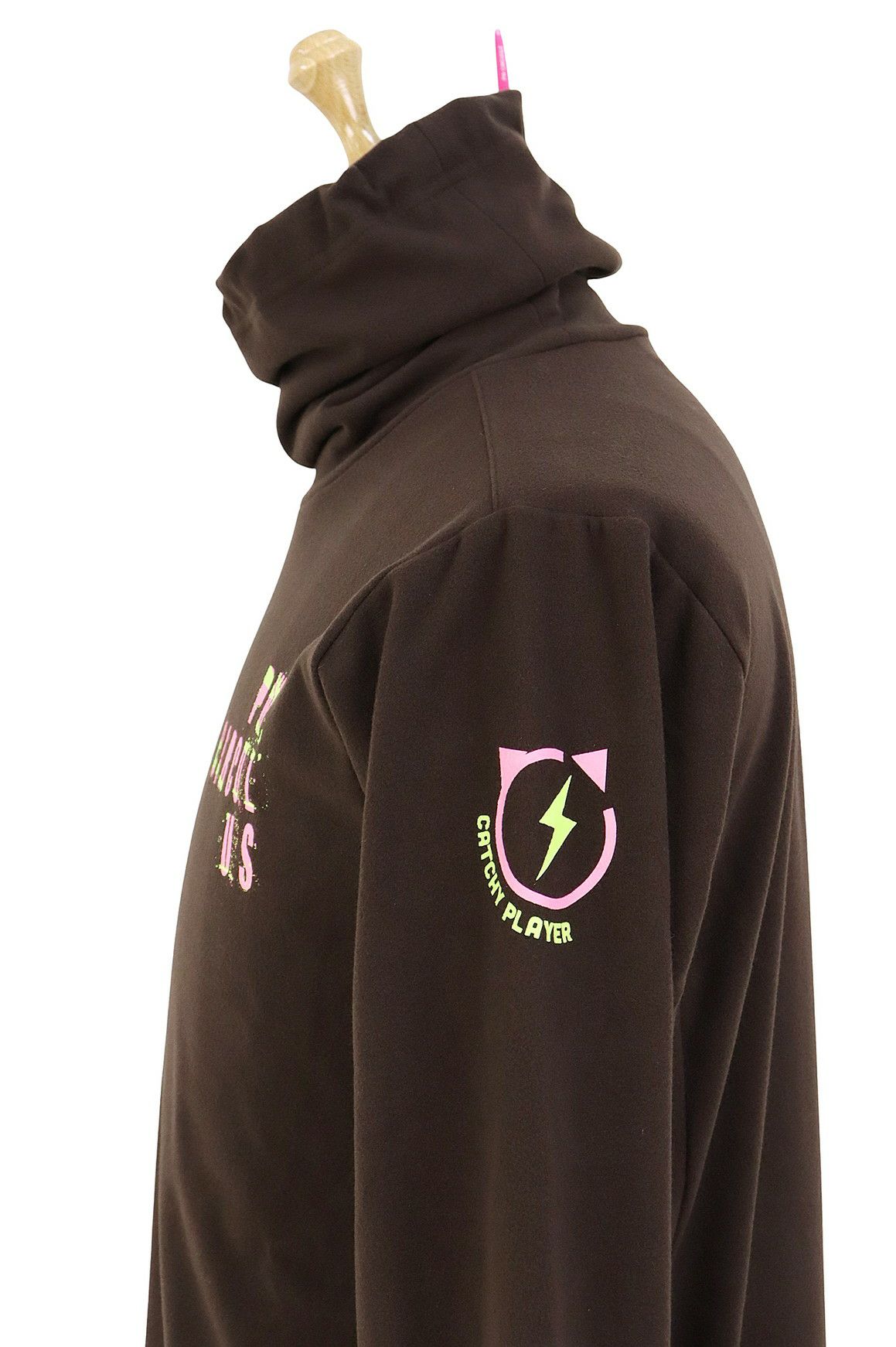 ピーダブリュサーキュラスのハイネックシャツ