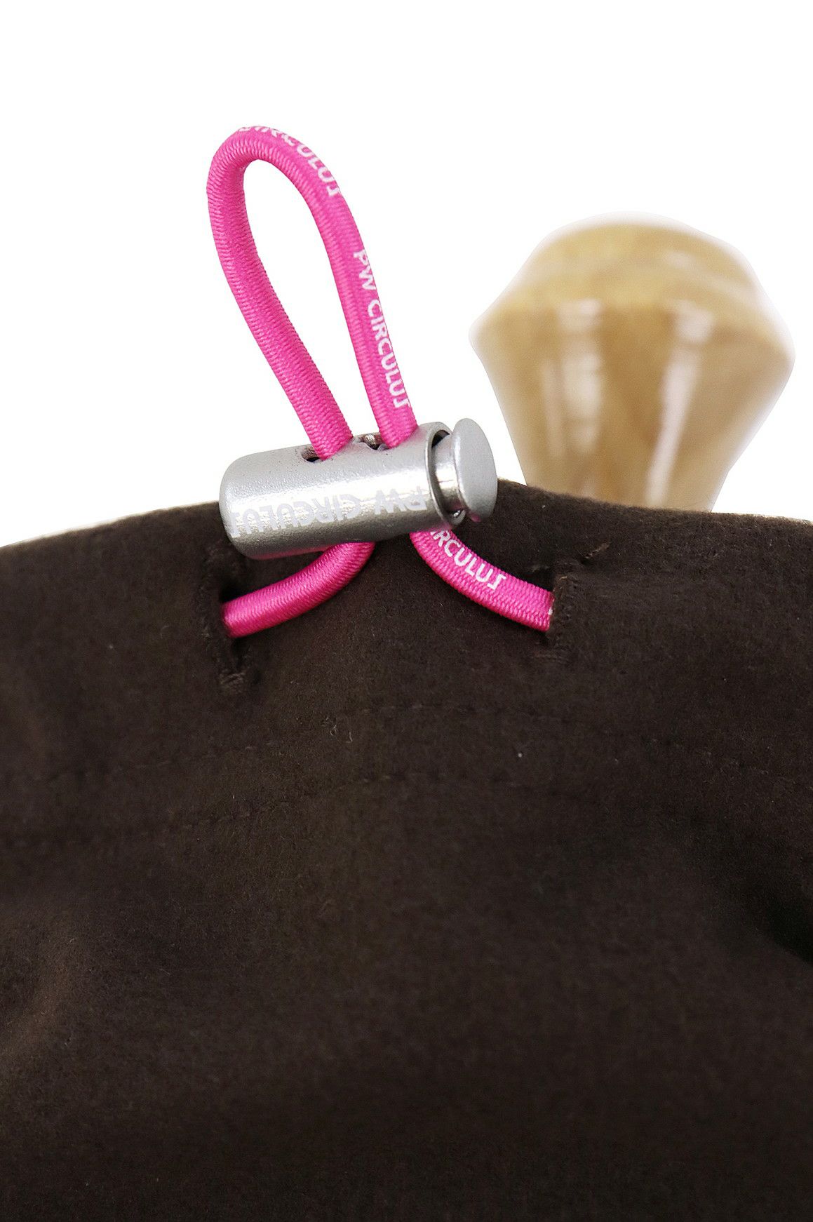 ピーダブリュサーキュラスのハイネックシャツ