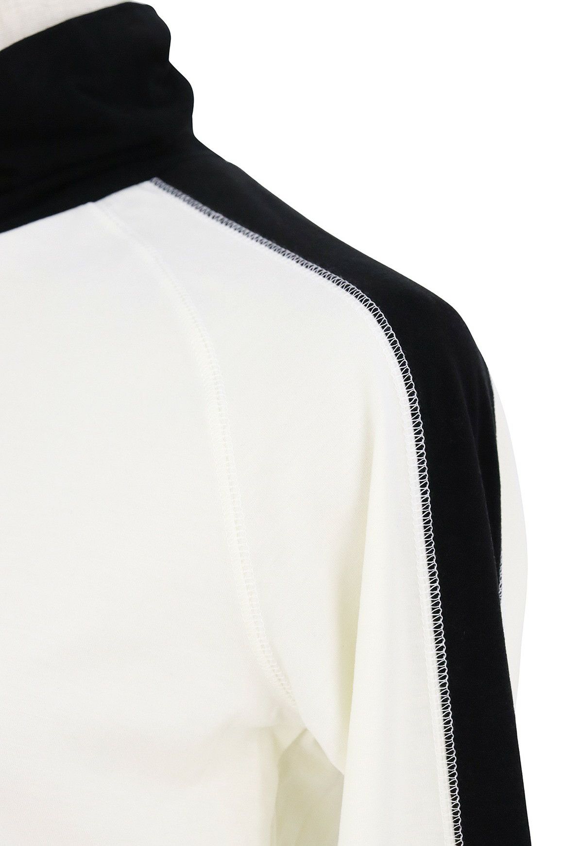 ダンスウィズドラゴンのハイネックシャツ