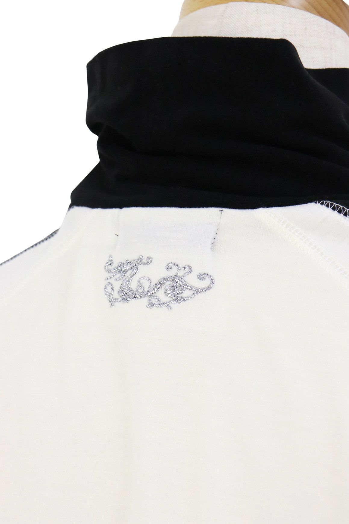 ダンスウィズドラゴンのハイネックシャツ