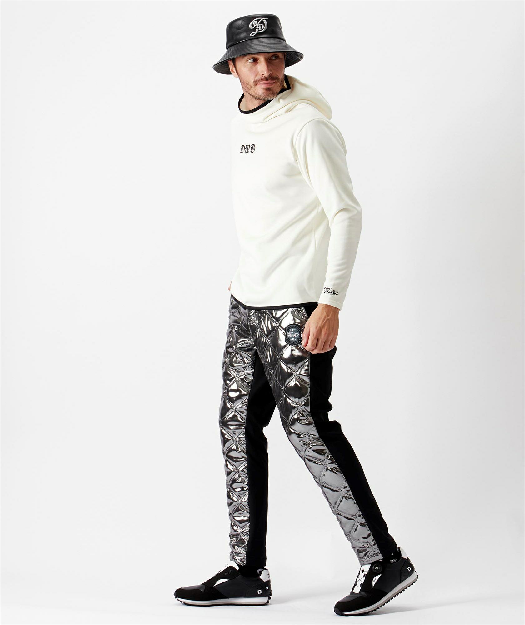 ダンスウィズドラゴンのパーカー