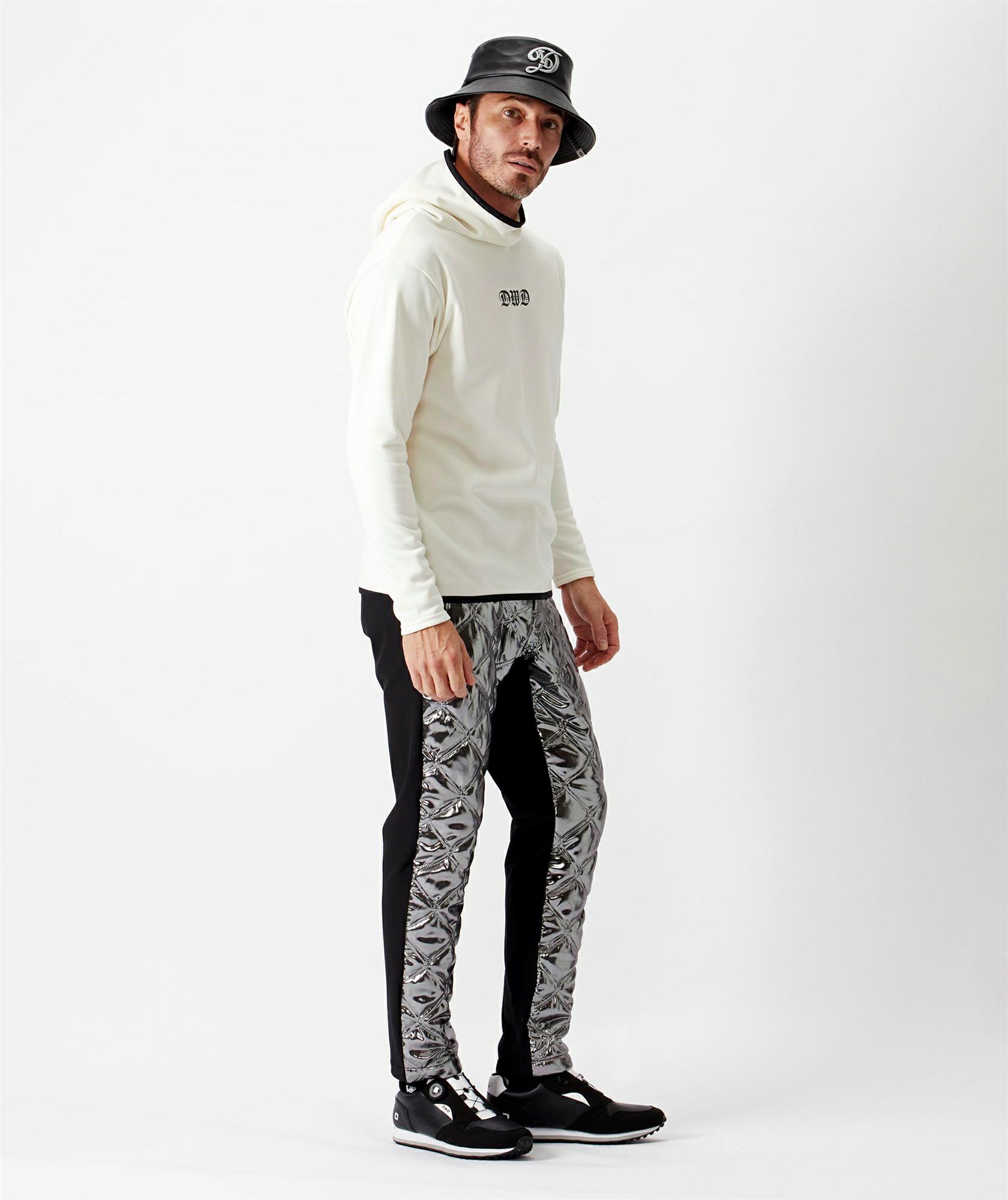 ダンスウィズドラゴンのパーカー