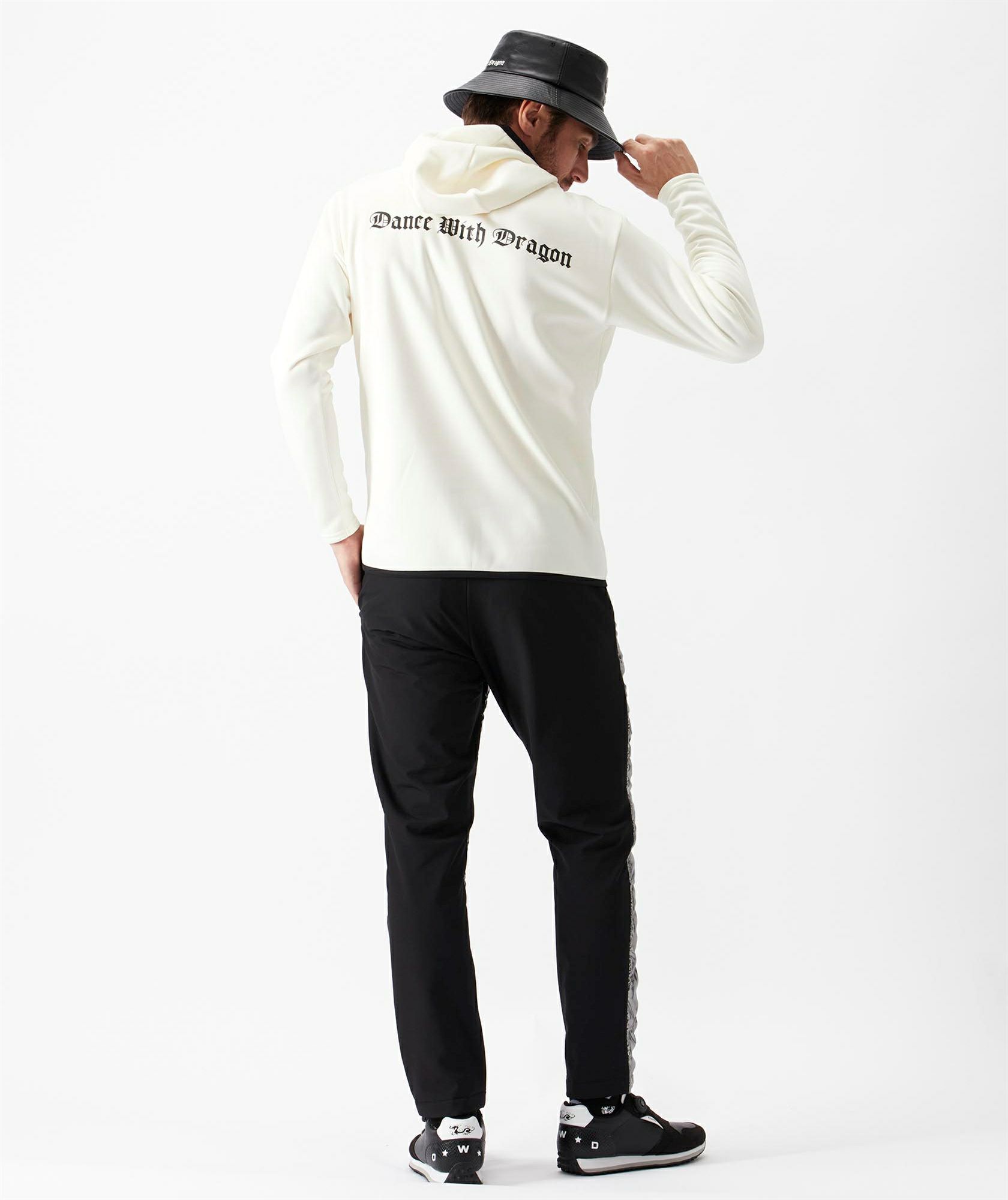 ダンスウィズドラゴンのパーカー