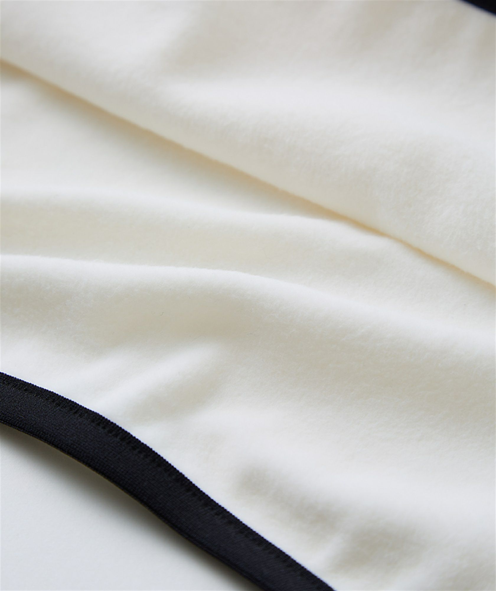 ダンスウィズドラゴンのパーカー