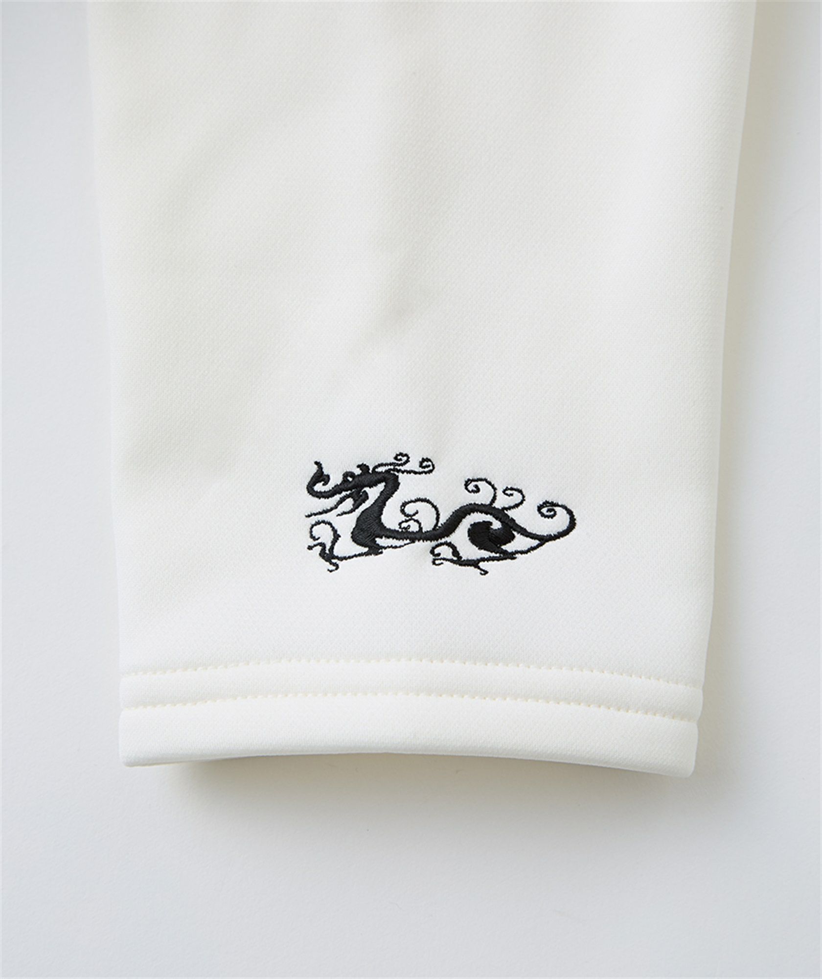 ダンスウィズドラゴンのパーカー