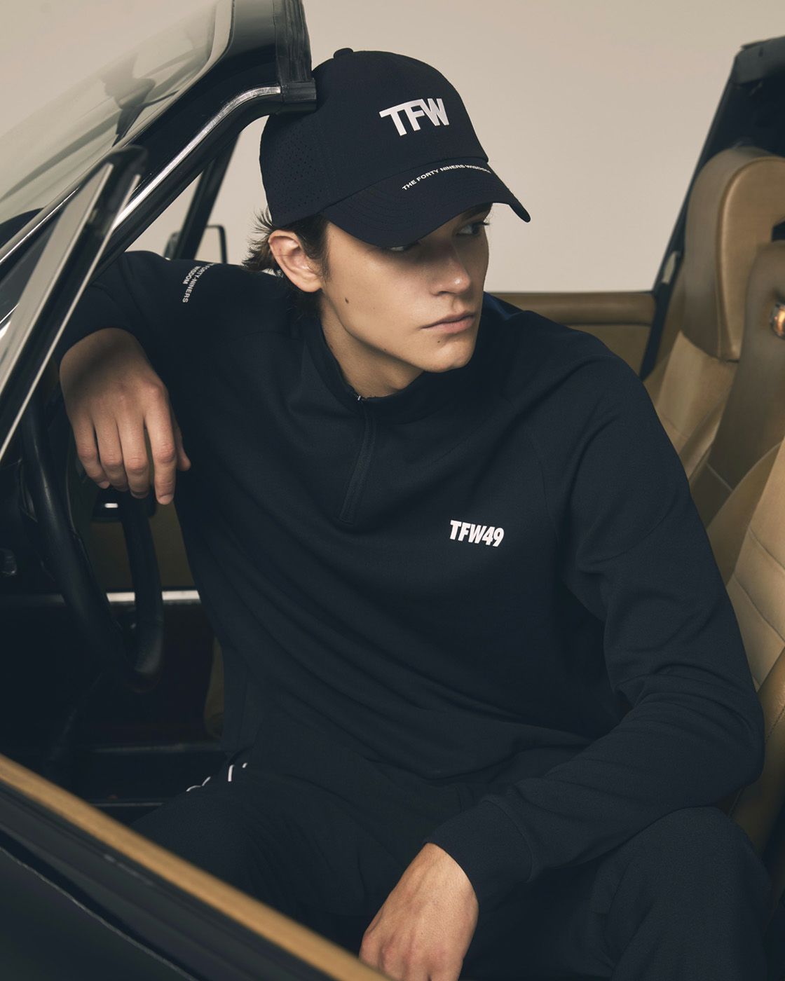 ティーエフダブリューフォーティーナインのキャップ